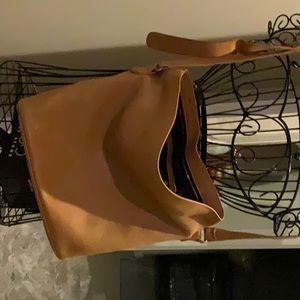 Authentic classic coach satchel great bag, hold a lot but things don’t get lost